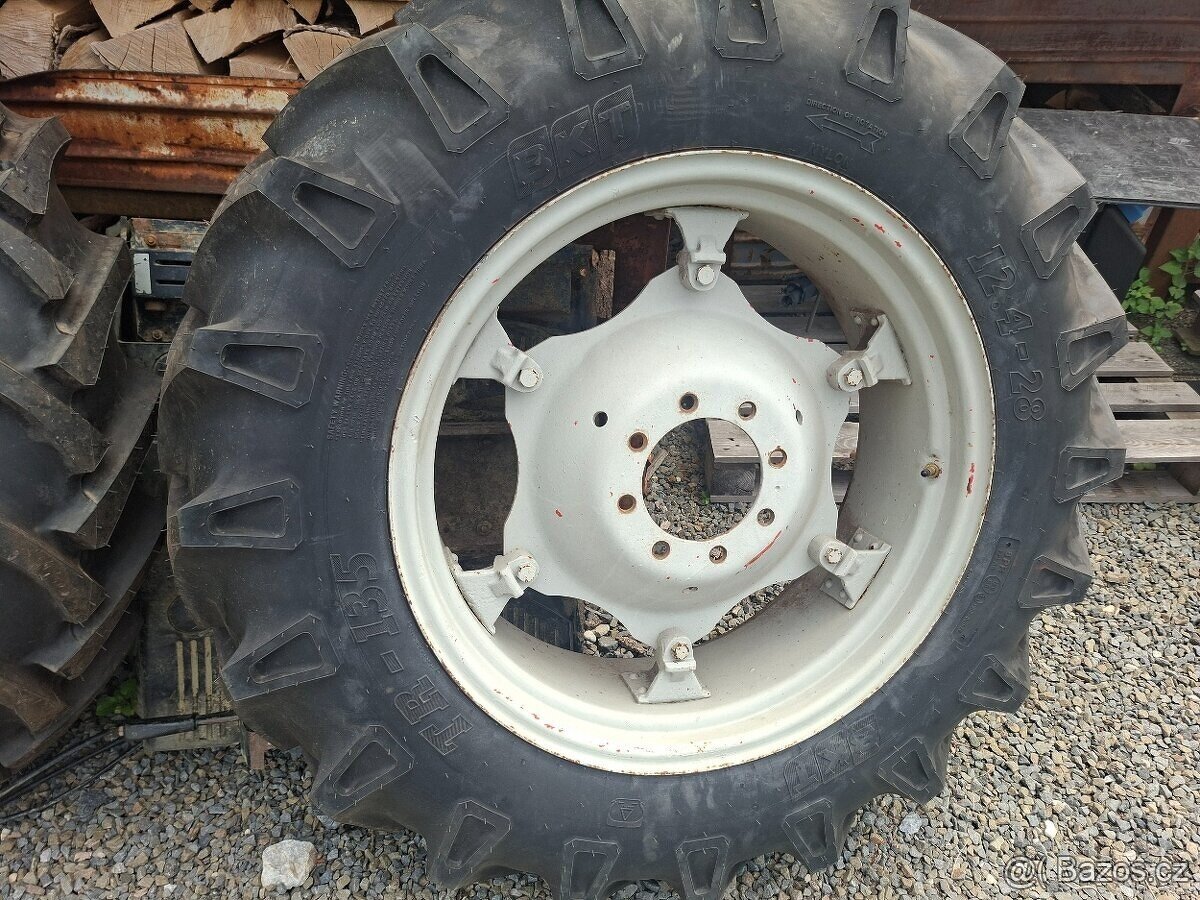 Zadní kola zetor 2011.