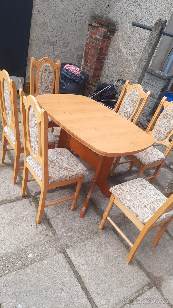Stůl a 6 židlí