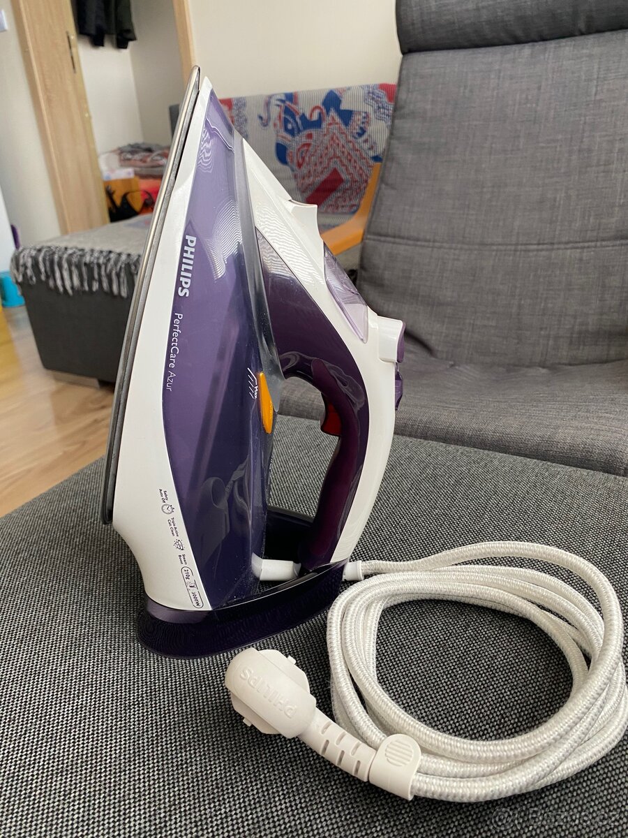 Napařovací žehlička Philips PerfectCare Azur GC4928/30