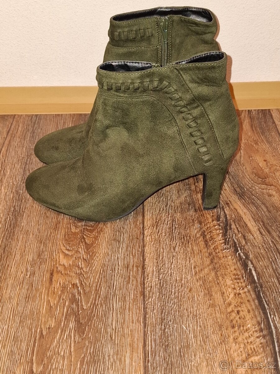 Dámské zelené kotníkové jarní kozačky vel.40