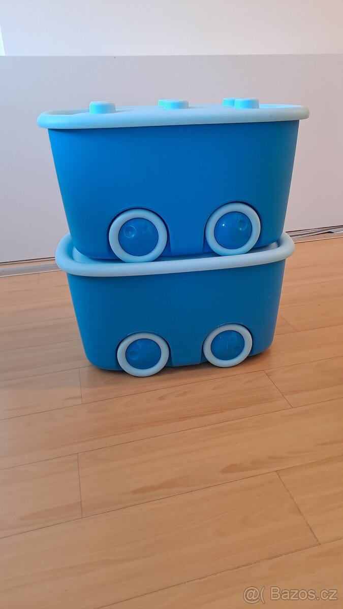 Boxy na hračky.