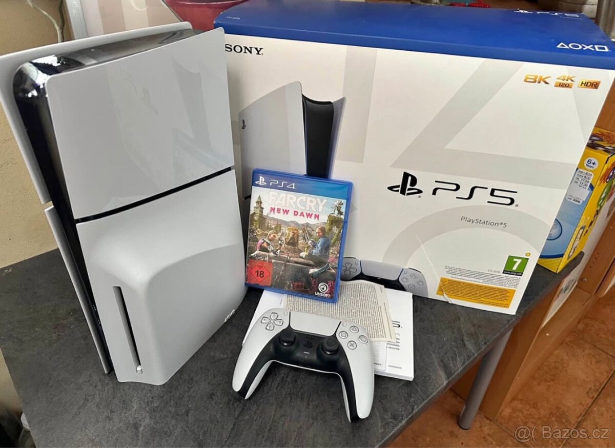 PlayStation 5 Slim s mechanikou