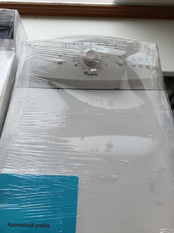 vrchem plněná pračka Whirlpool
