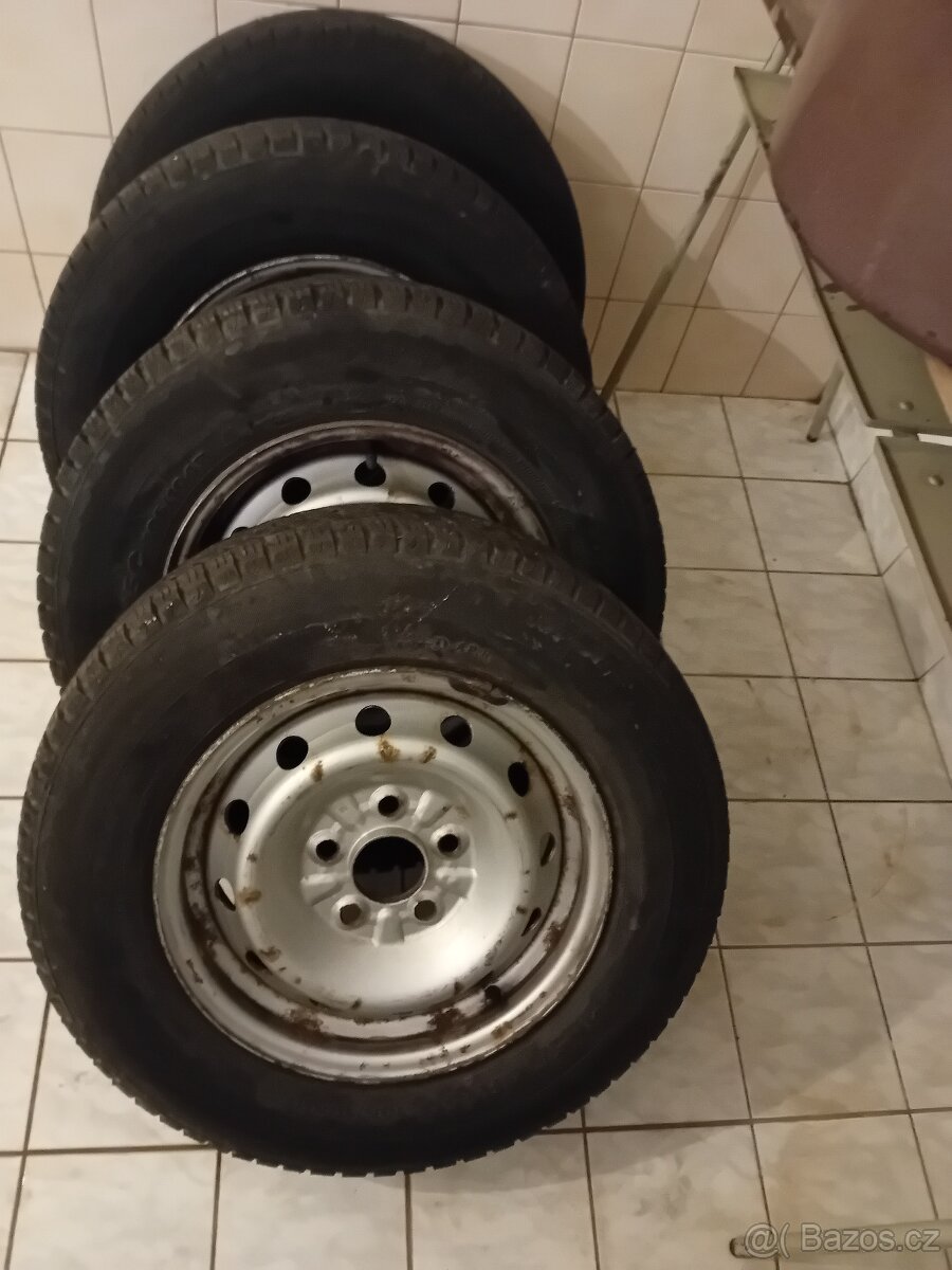 Zimní pneumatiky 205/70/15C