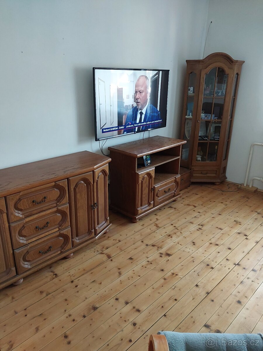 Rustikální nábytek, 1x skleník, 2x komoda