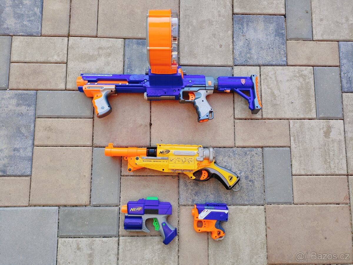 4 zbraně na NERF