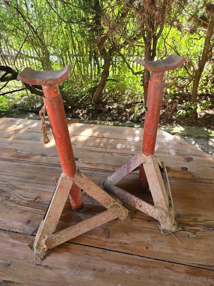 Prodám kovové podpěry minimální výška 42cm, maximální 72cm.