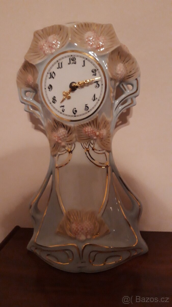 Krbové porcelánové hodiny
