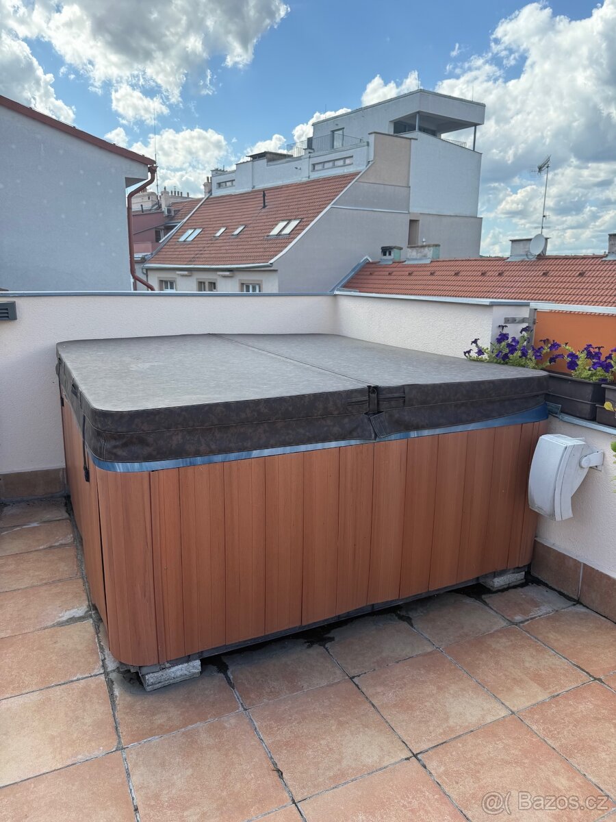 Prodám vířivku Desjoyaux
