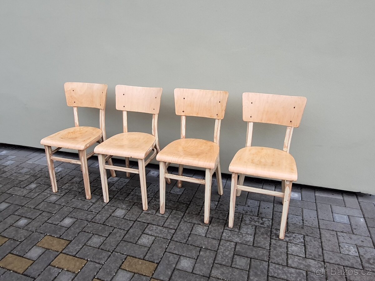Celodřevěné jídelní židle TON po renovaci