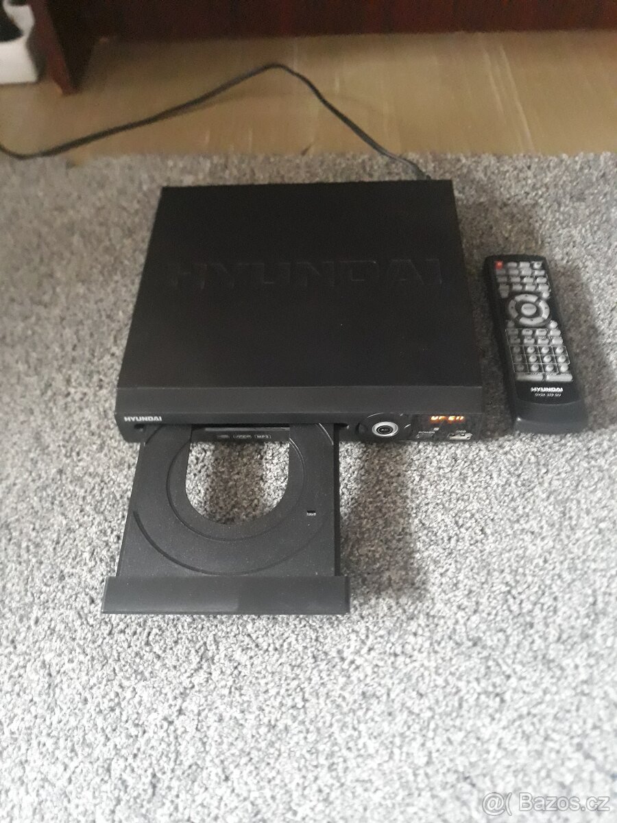 DVD  PŘEHRAVAČ  ZN.  HYUNDAI  S  DÁL. OVLADAČEM