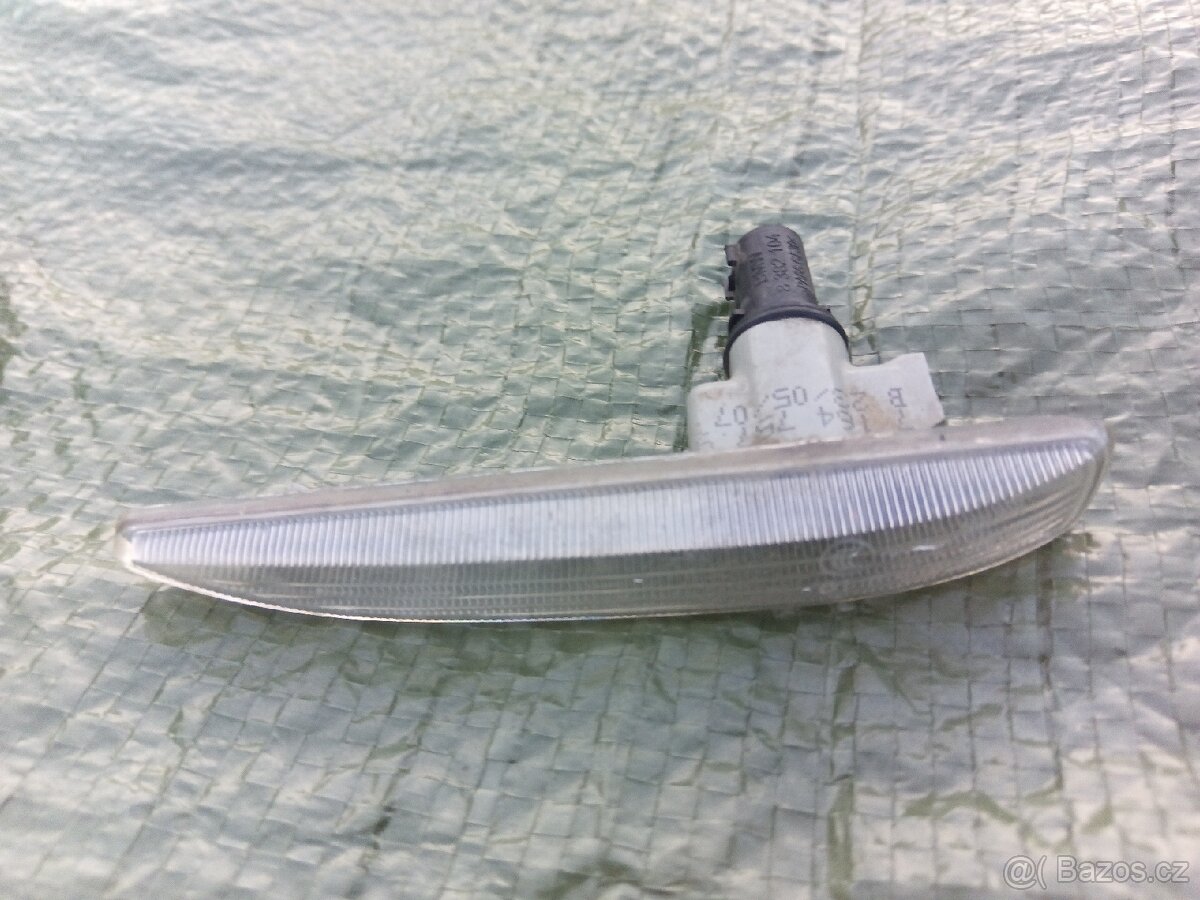 BMW E65 levý boční blinkr