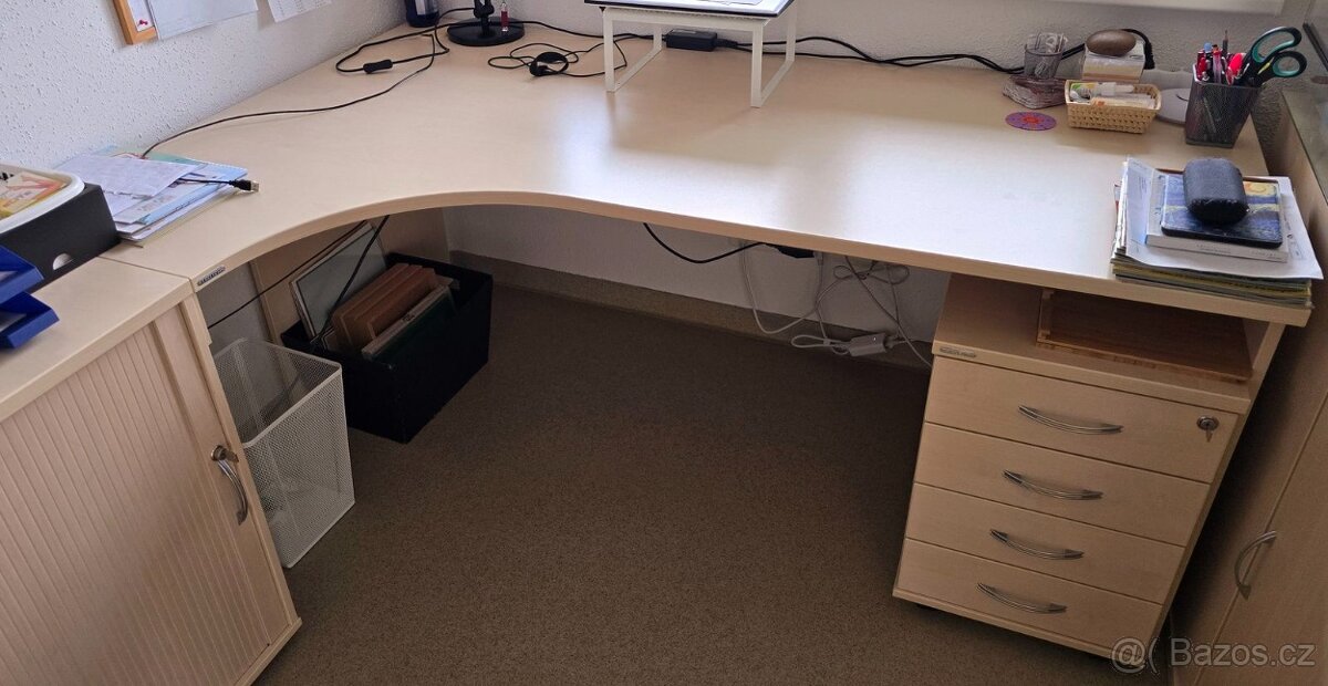 Prodám kancelářský stůl