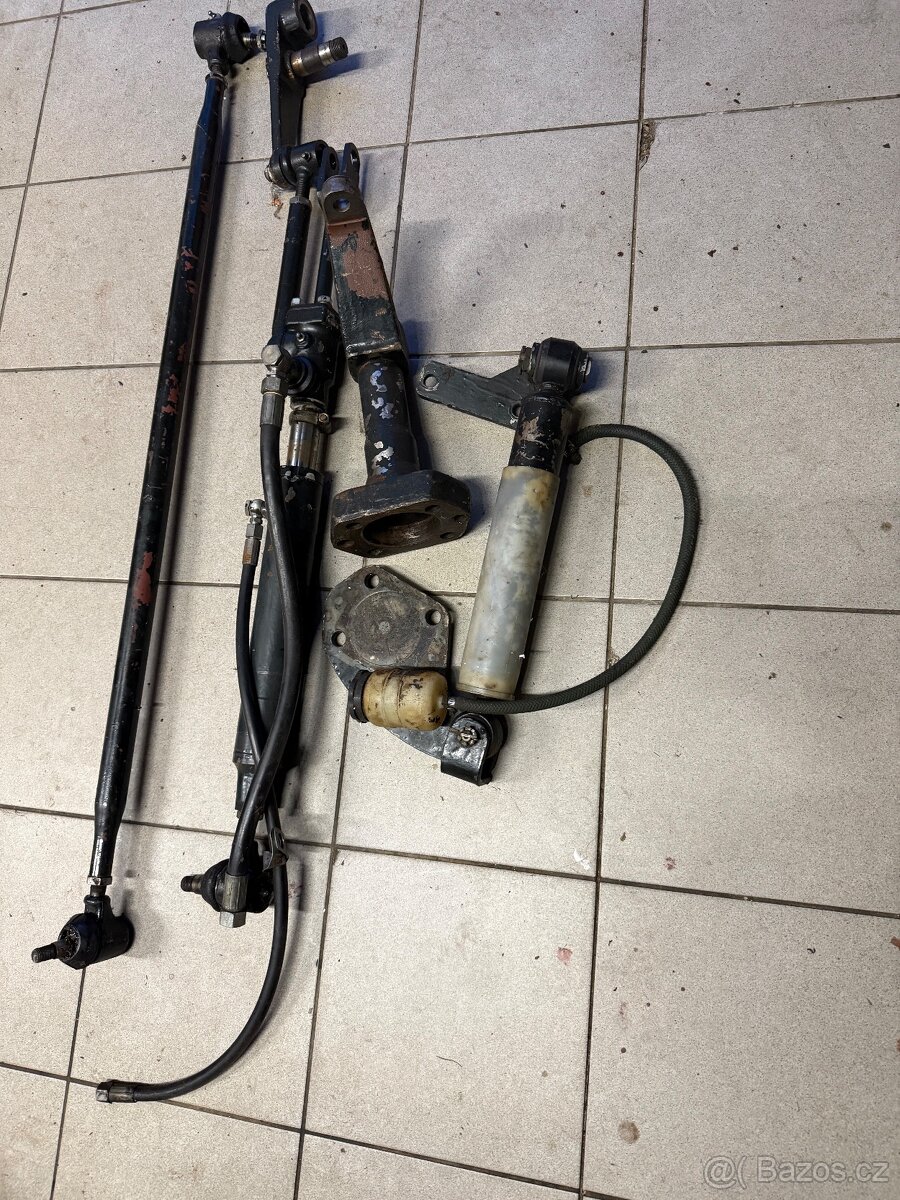 Servo a příslušenství k řízení