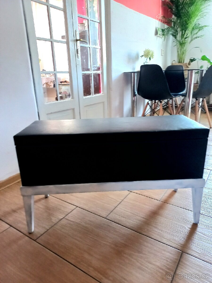Lavice s úložným boxem