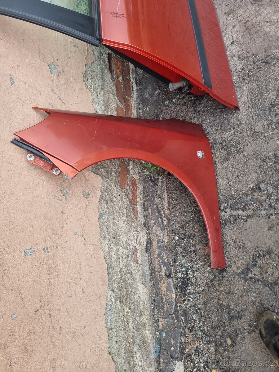 Škoda Fabia 2 - levý přední blatník nepoškozený
