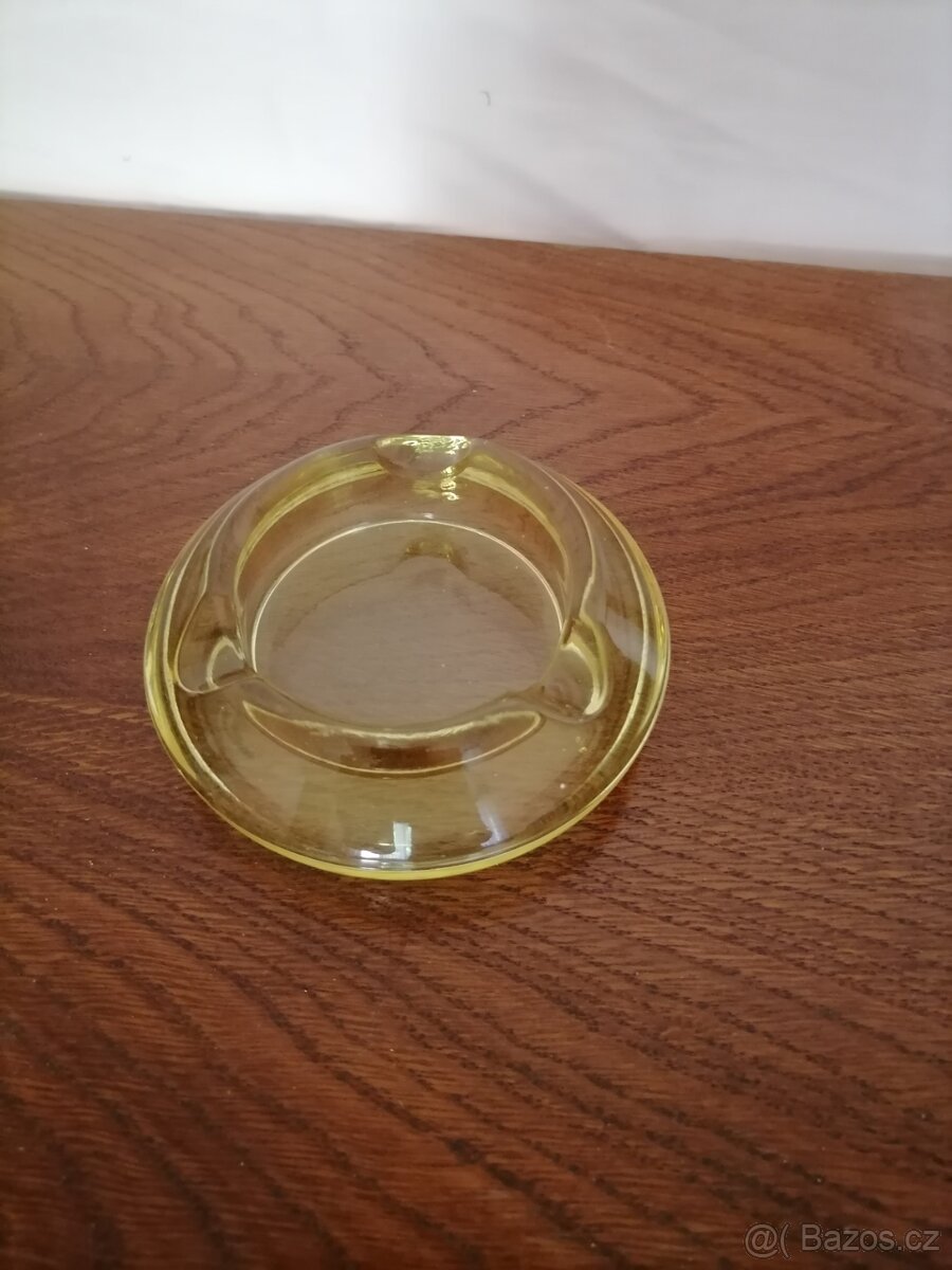 Skleněný popelník