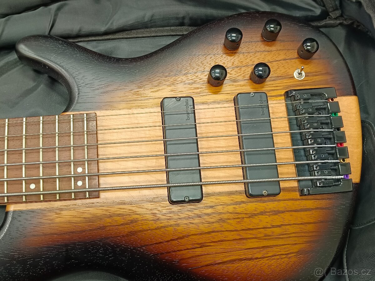 baskytara Cort C6plus