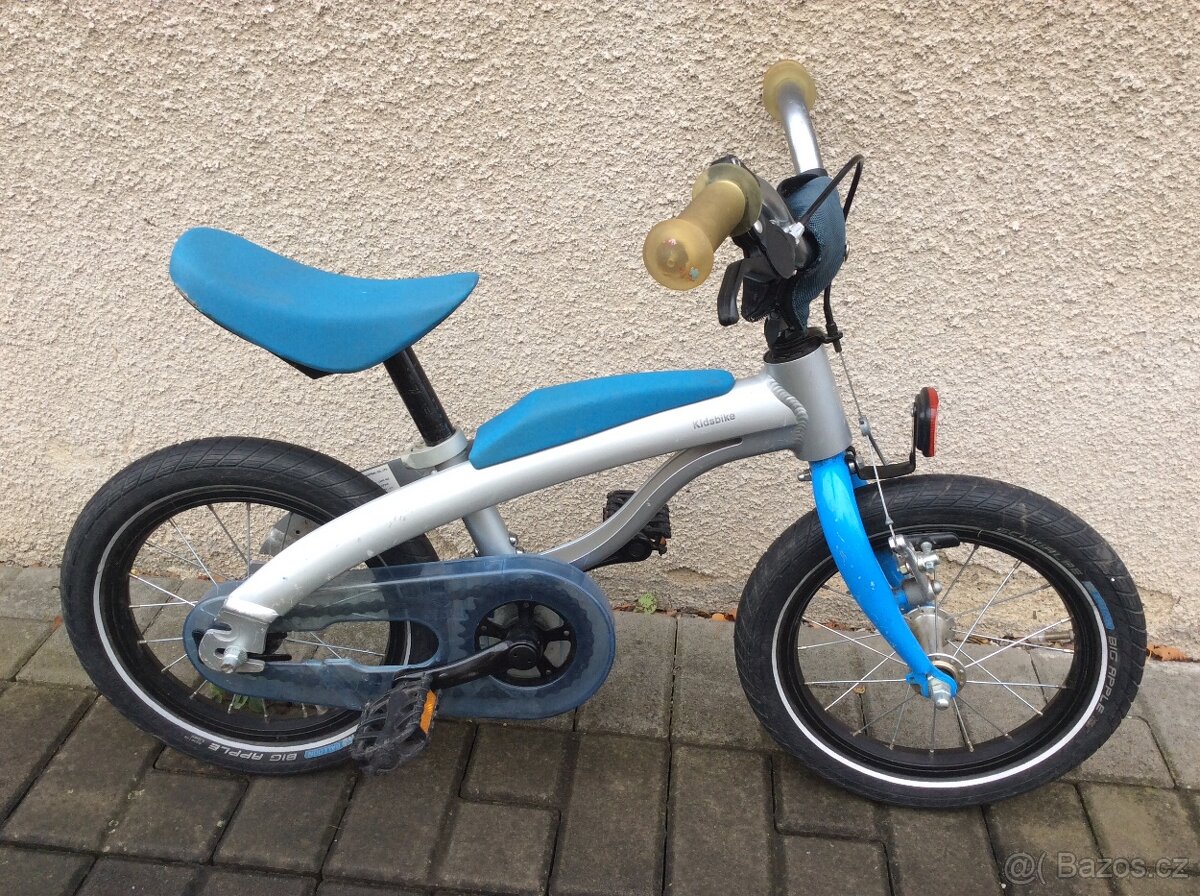 Kolo a odráželo dětské BMW