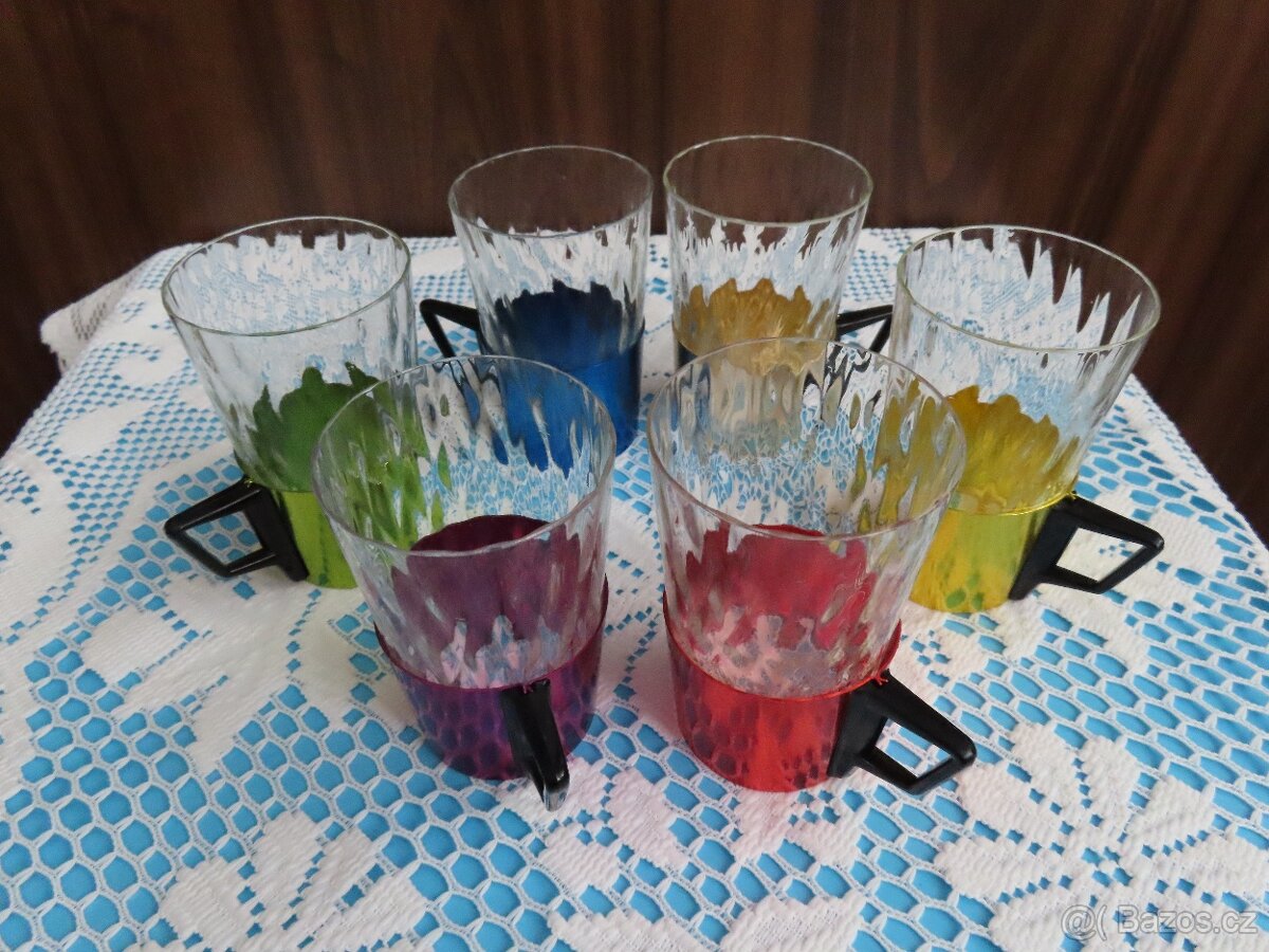 Barevné retro sklenky