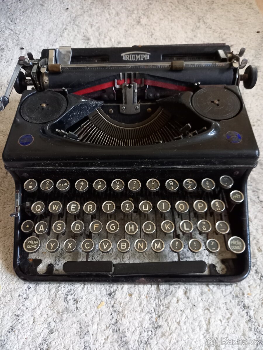 Psací stroj TRIUMPH