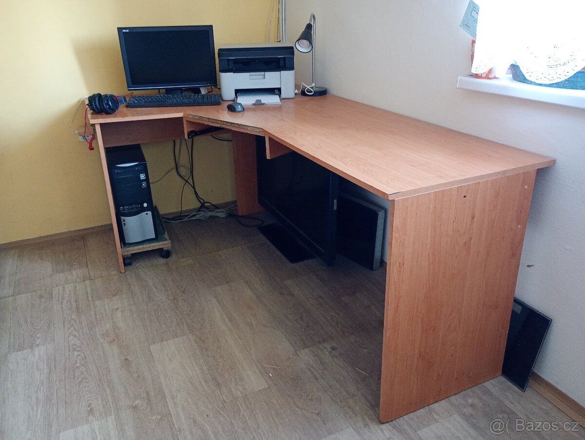 Prodám kancelářský stůl