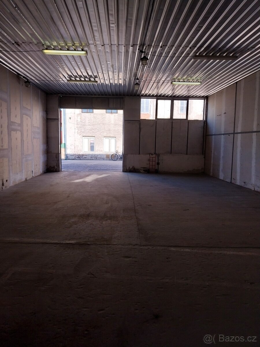 Pronájem velkého skladu 148 m2