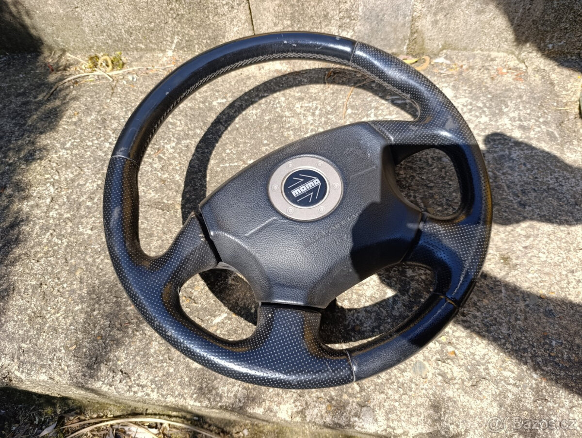 Subaru Impreza - volant Momo