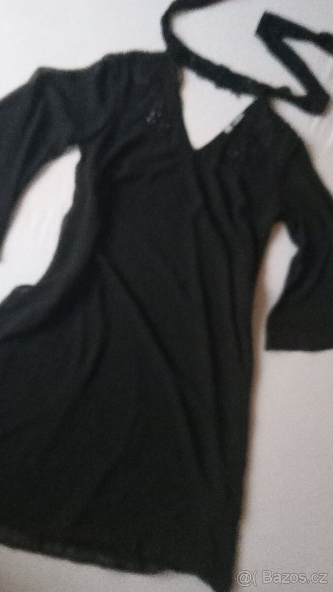 KRÁSNÉ SLAVNOSTÍ ŠATY