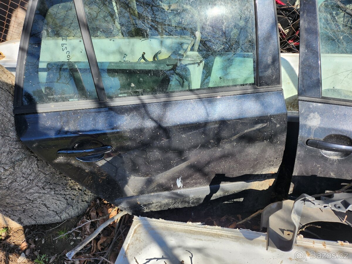 Dveře pravé fabia 2 combi barva 9910