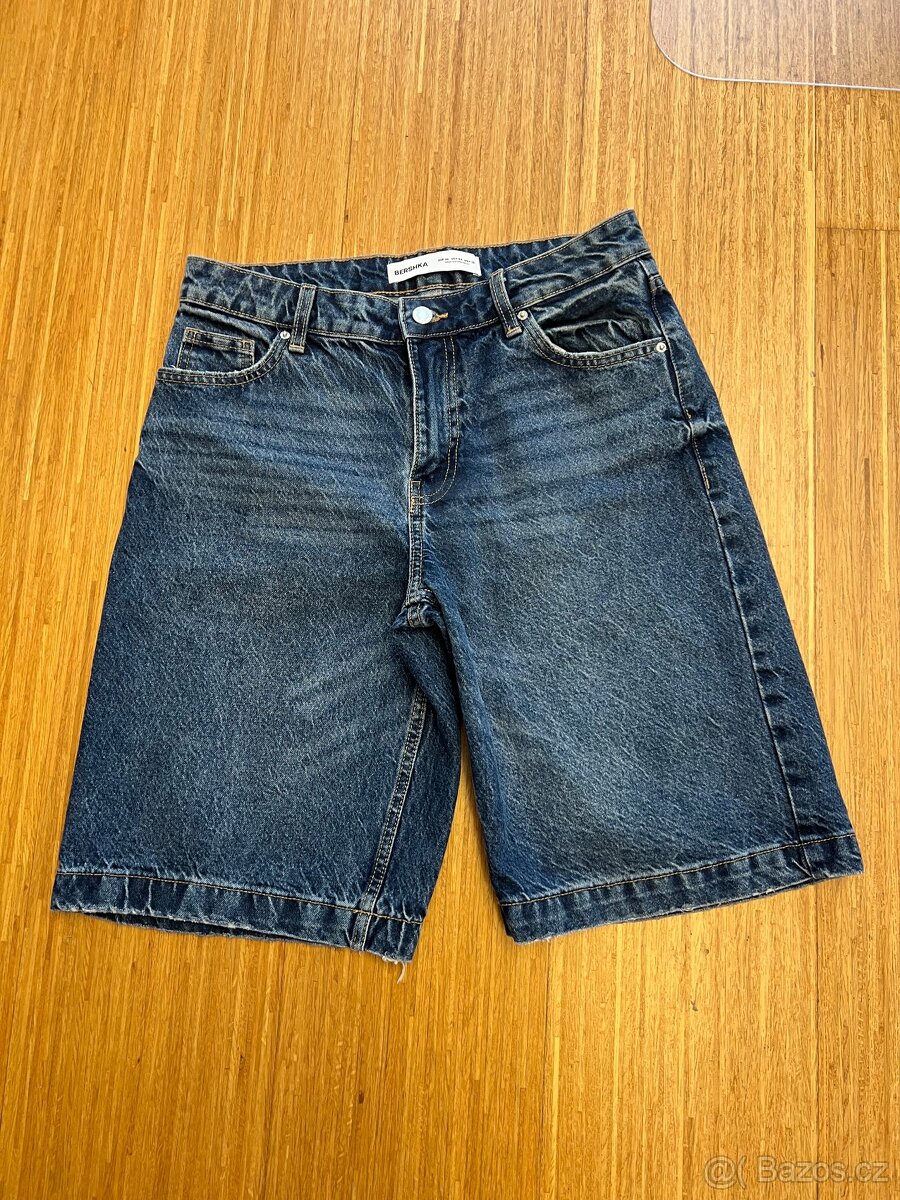 Džínové šortky Bershka vel. 36