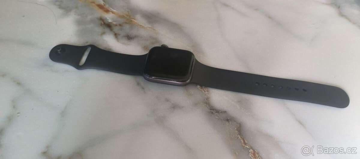 Apple Watch Series 5 (40mm, A2093) – s nabíječkou