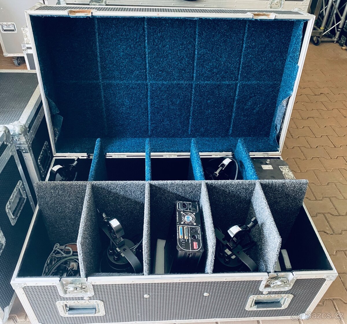 Case na par světla a lasery