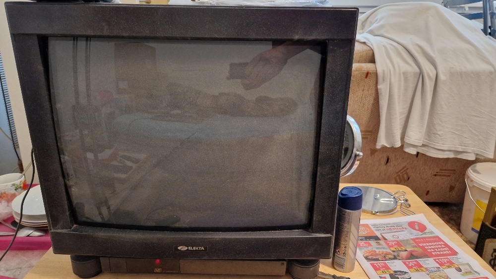 TV Elekta na DO 52cm funkční
