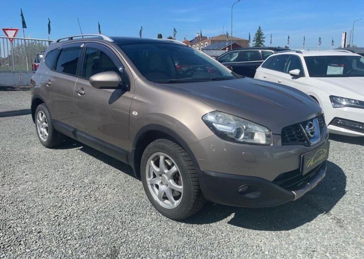 Nissan Qashqai 2.0i 4x4 TEKNA 7 míst benzín manuál 104 kw