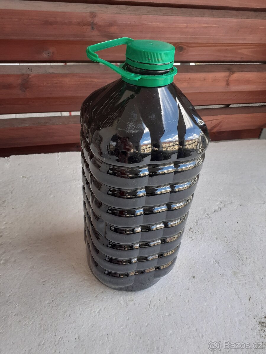 Prodám 3 litry černé syntetické barvy na kov i dřevo