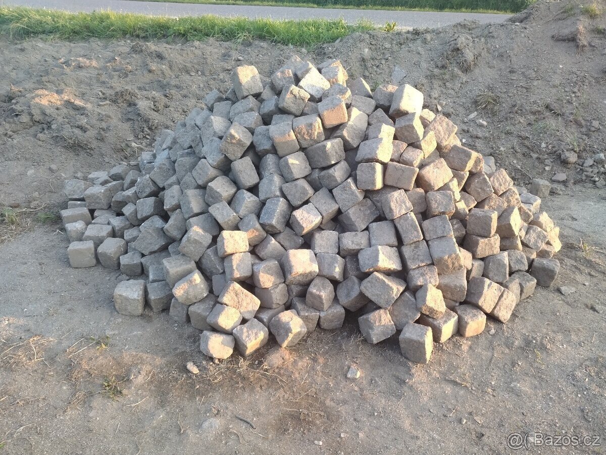 Prodám žulové kostky 10x10
