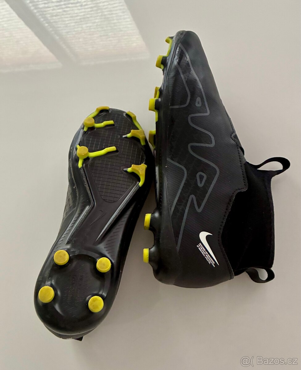 Fotbalove tretry Nike air vel. 38,5