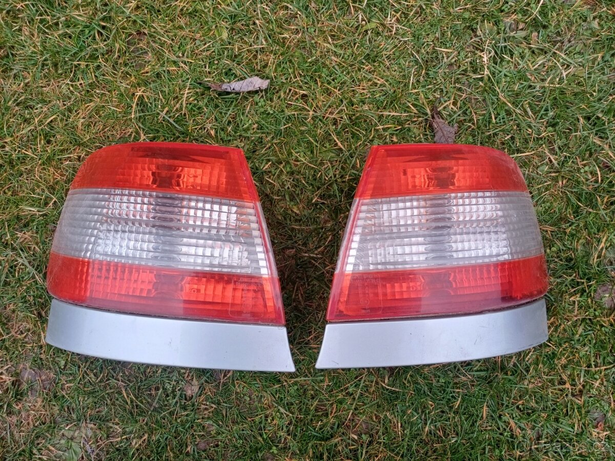 Zadní světla Audi A4 B5