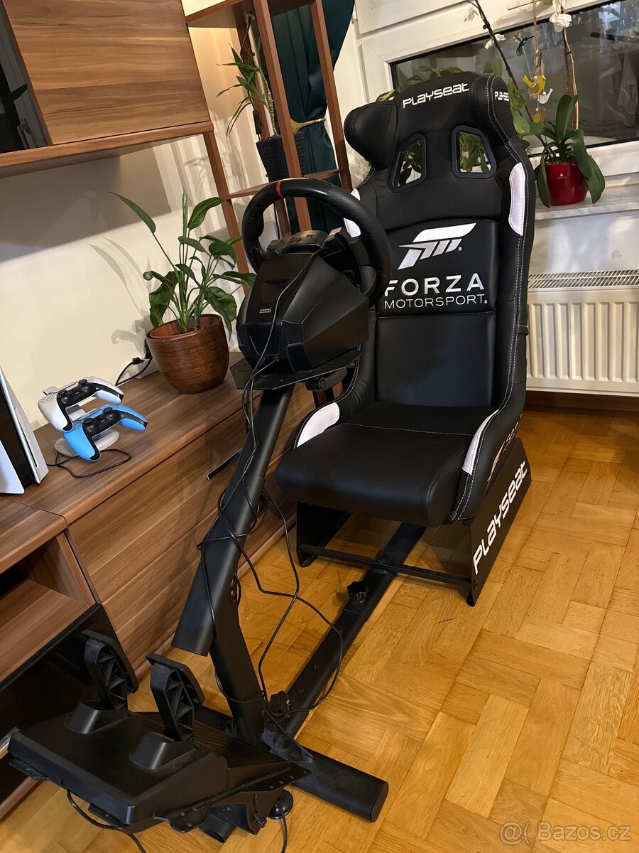 Playseat Forza Motorsport s volantem Hori Racing Wheel Apex