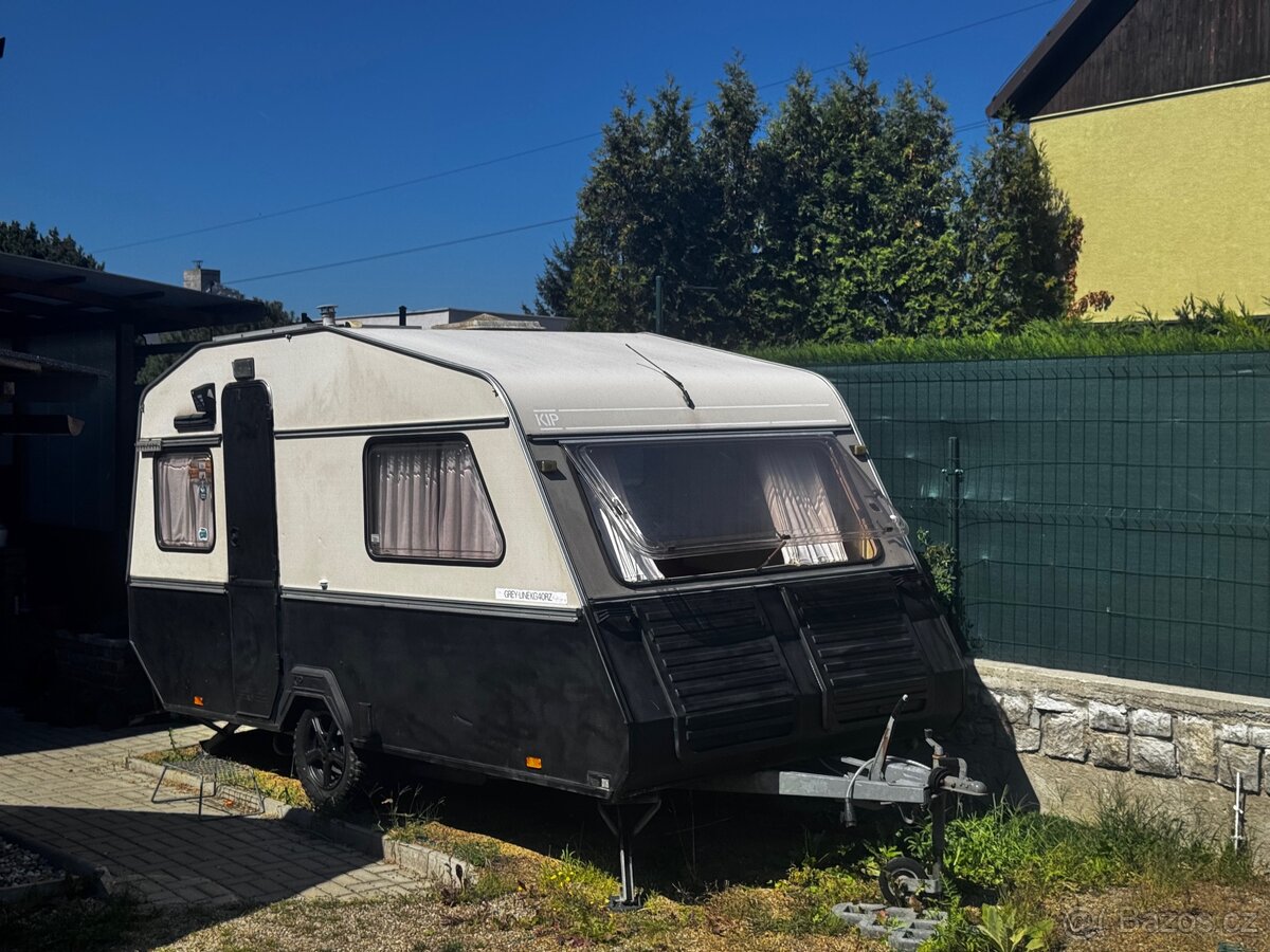 ZAMLUVENO Karavan Kip v úpravě offroad kararavan
