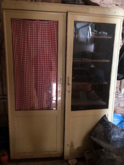 Starožitná skříň dřevěná prosklená