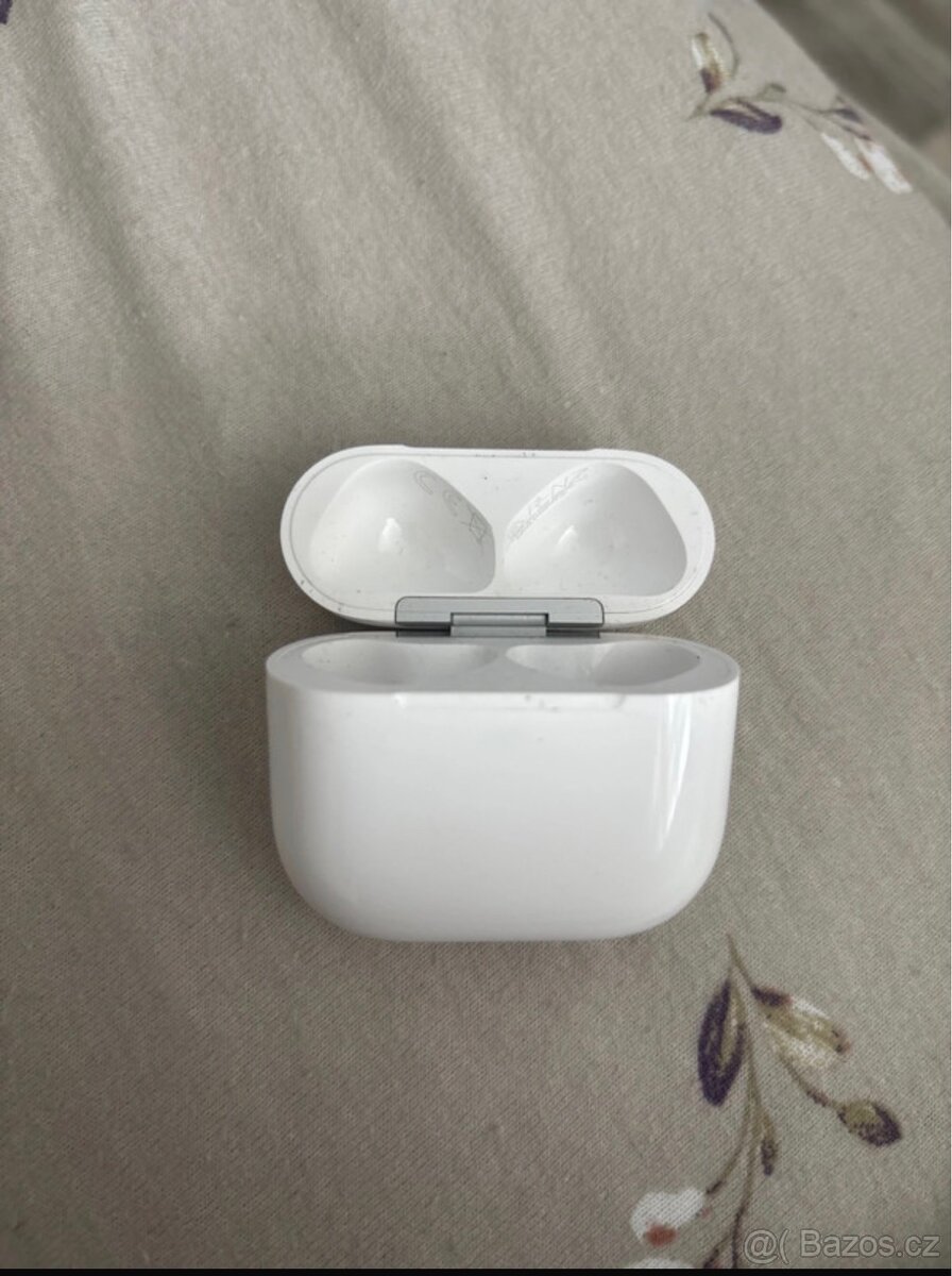 Airpods 4 nabíjecí pouzdro