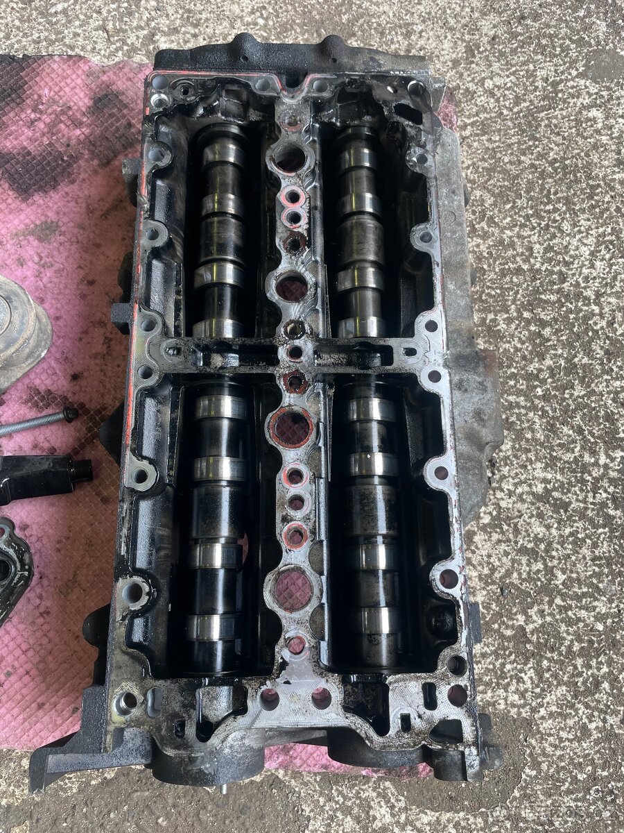 Vačkové hřídele, ventilové víko Fiat Ducato