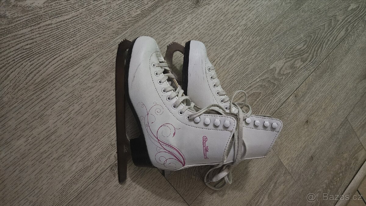 Dívčí brusle Crowned vel. 35