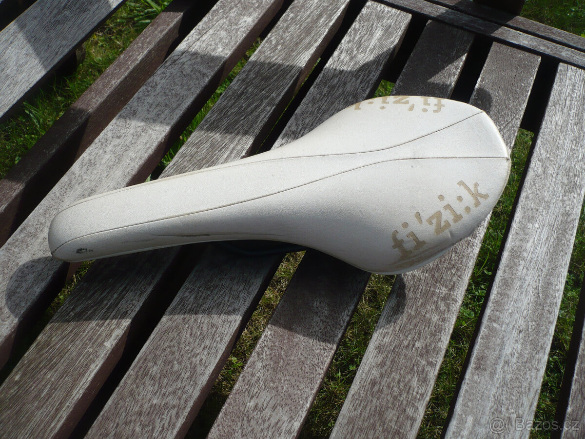 Použité sedlo na kolo Fizik