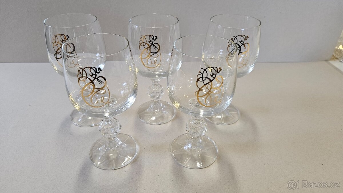 Elegantní sklenice na víno