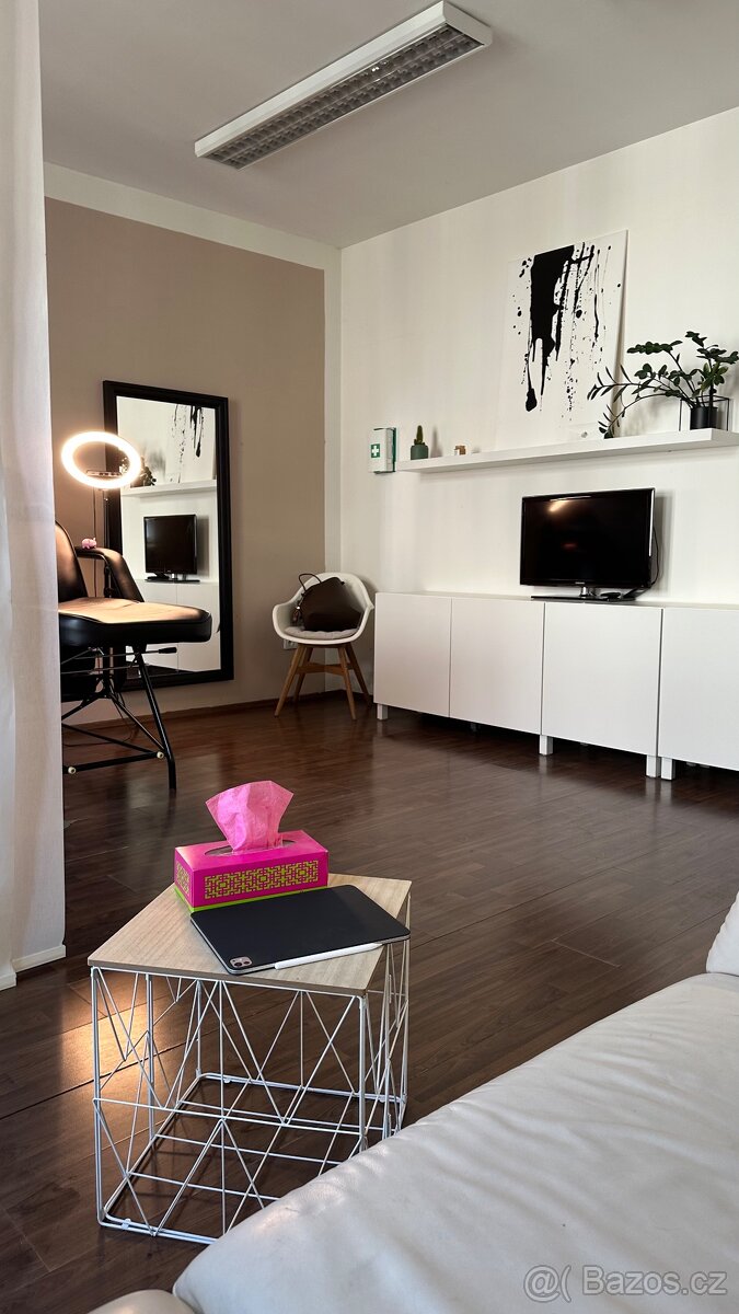 Pronájem místnosti ve studiu/salonu