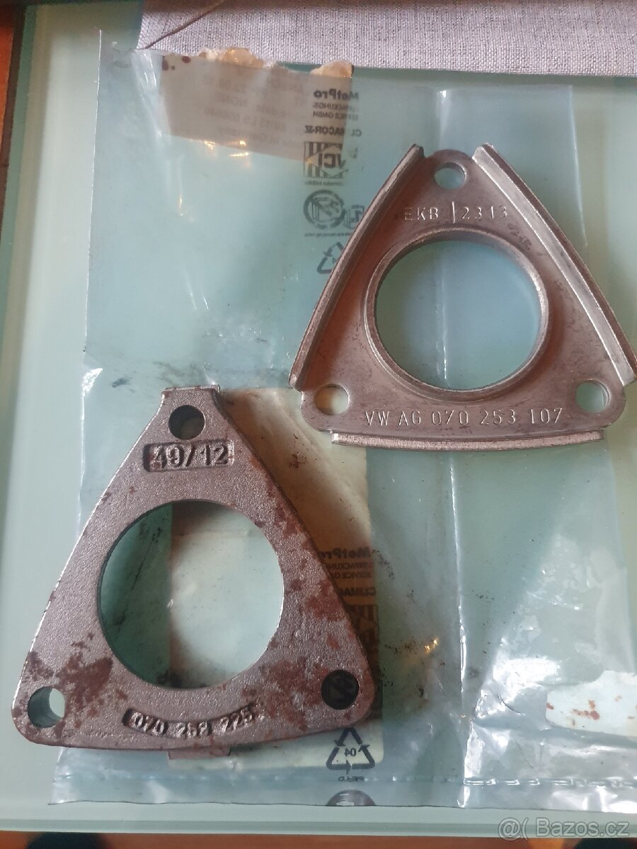 Přiruba turba 2,5 tdi VW T5 070253107 , 070253225