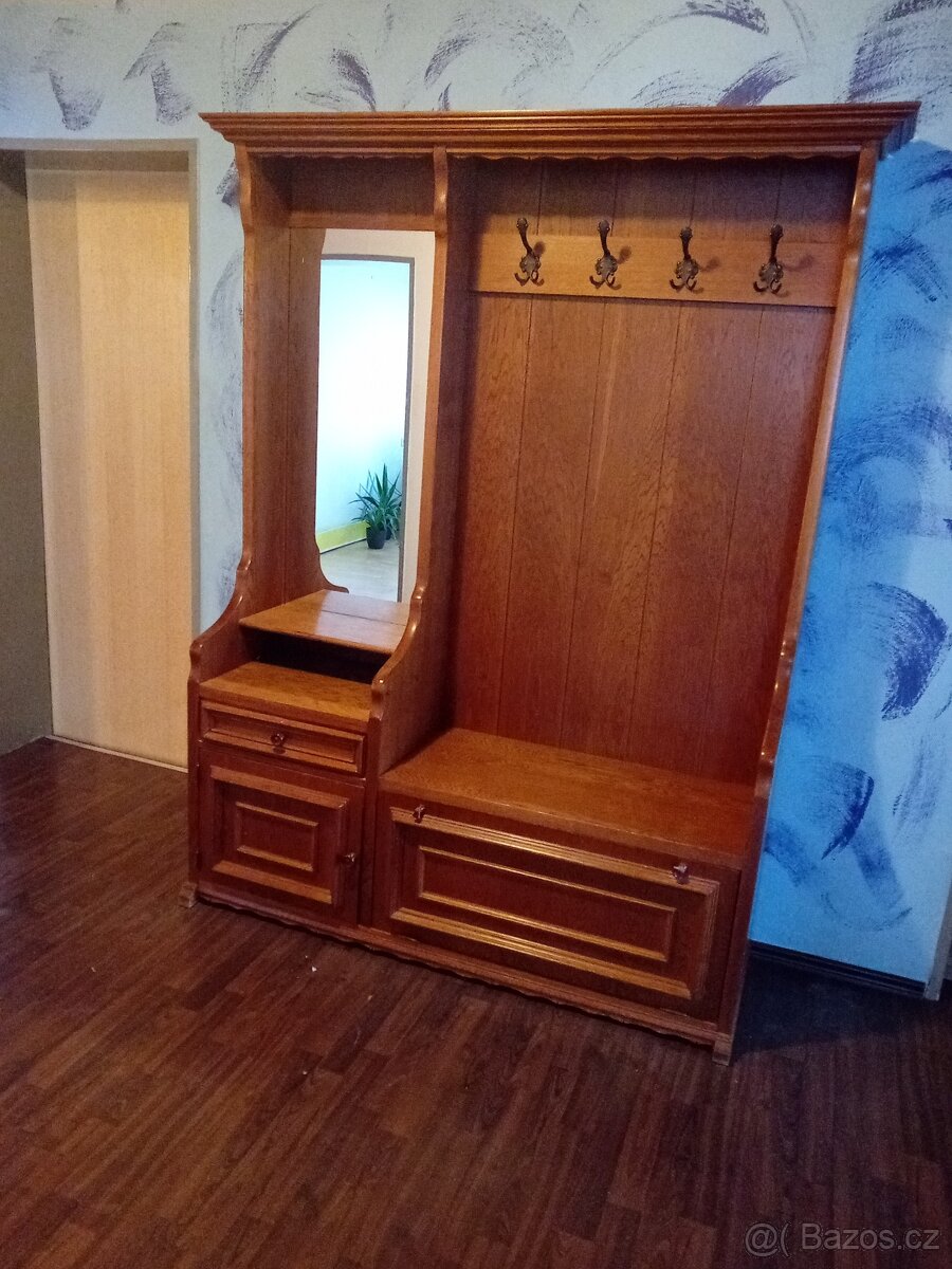 předsínová stěna, dub rustik